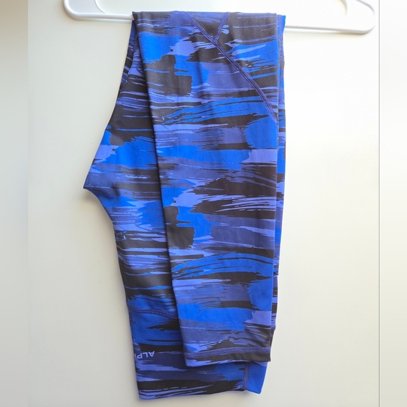 Alphabete Surface Pocket Leggings Electric Blue Canvas Camo, Size Large - Picture 4 of 7